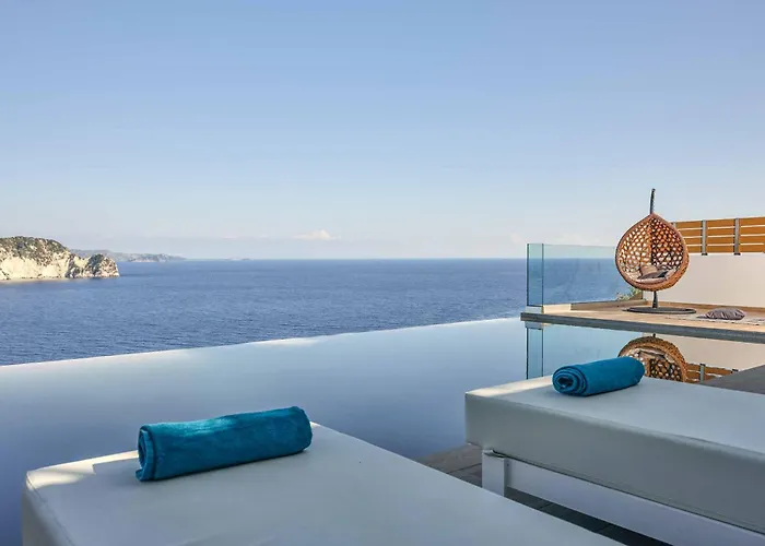 Alkyonides Feather Marathiás